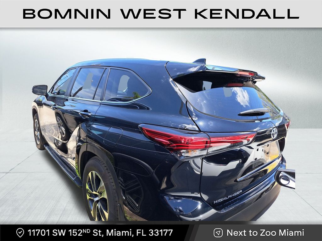 2023 Toyota Highlander XLE photo 4