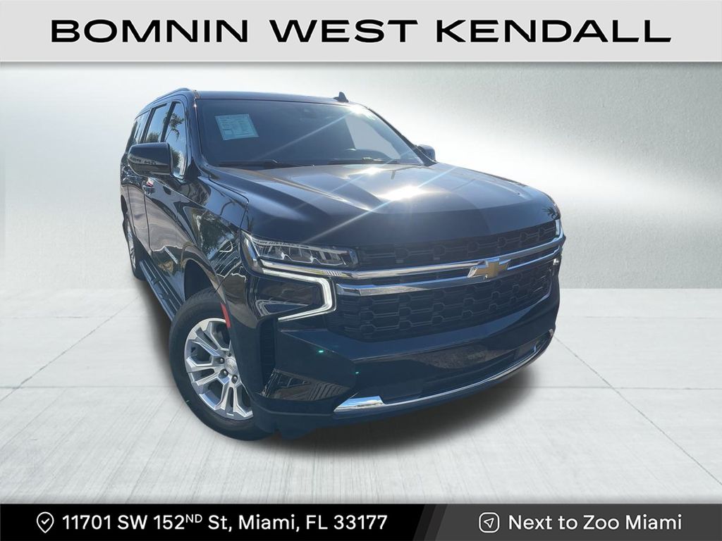 2022 Chevrolet Suburban LS photo 2