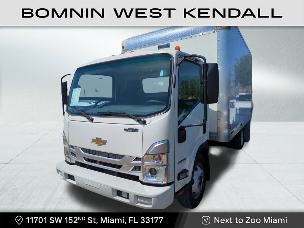 2024 Chevrolet Silverado 4500HD Base photo 2