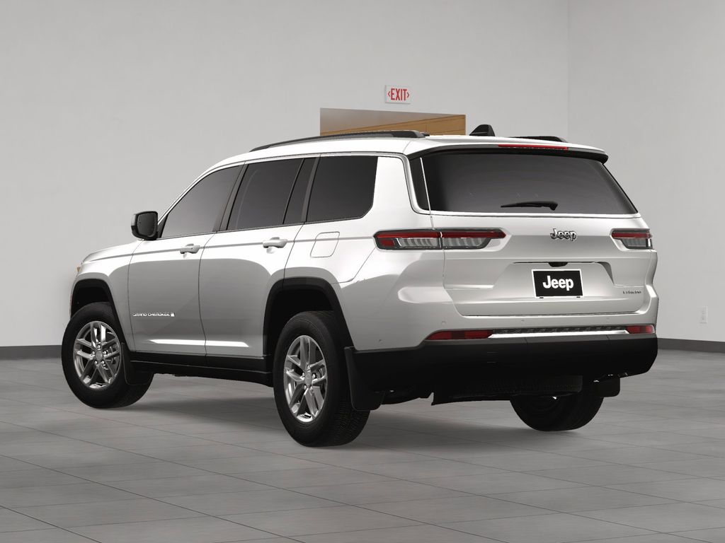 2025 Jeep Grand Cherokee Laredo photo 4