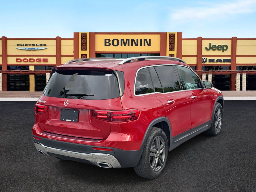 2024 Mercedes Benz GLB 250 photo 2