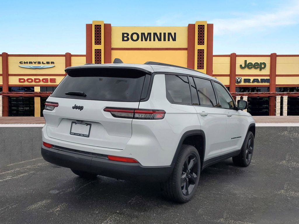 2025 Jeep Grand Cherokee Altitude X photo 2