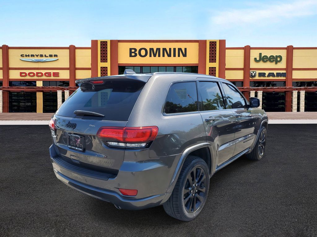 2019 Jeep Grand Cherokee Altitude photo 3