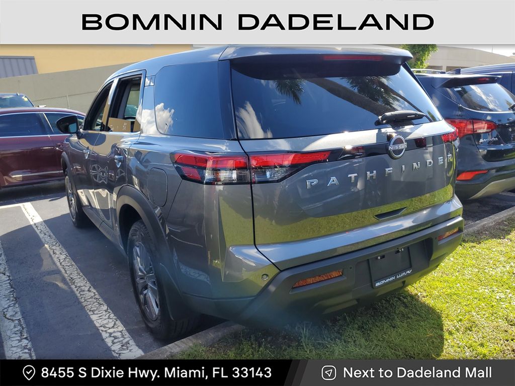 2025 Nissan Pathfinder S photo 3