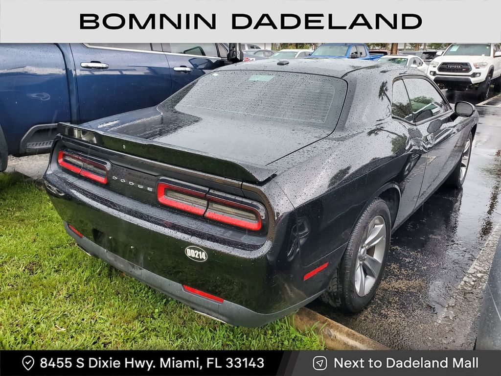 2019 Dodge Challenger SXT photo 4