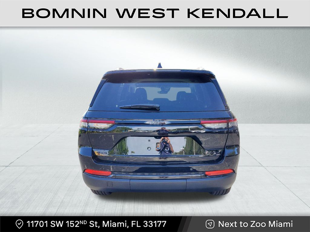 2025 Jeep Grand Cherokee Limited photo 4