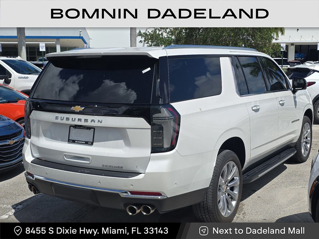 2025 Chevrolet Suburban Premier photo 2