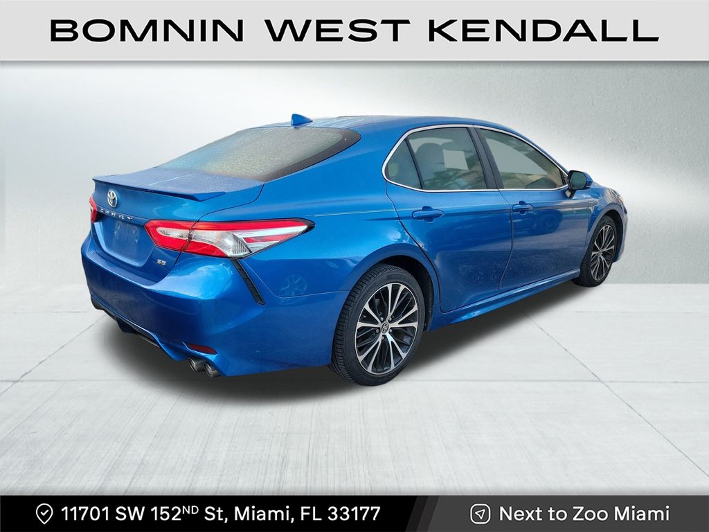 2020 Toyota Camry SE photo 4