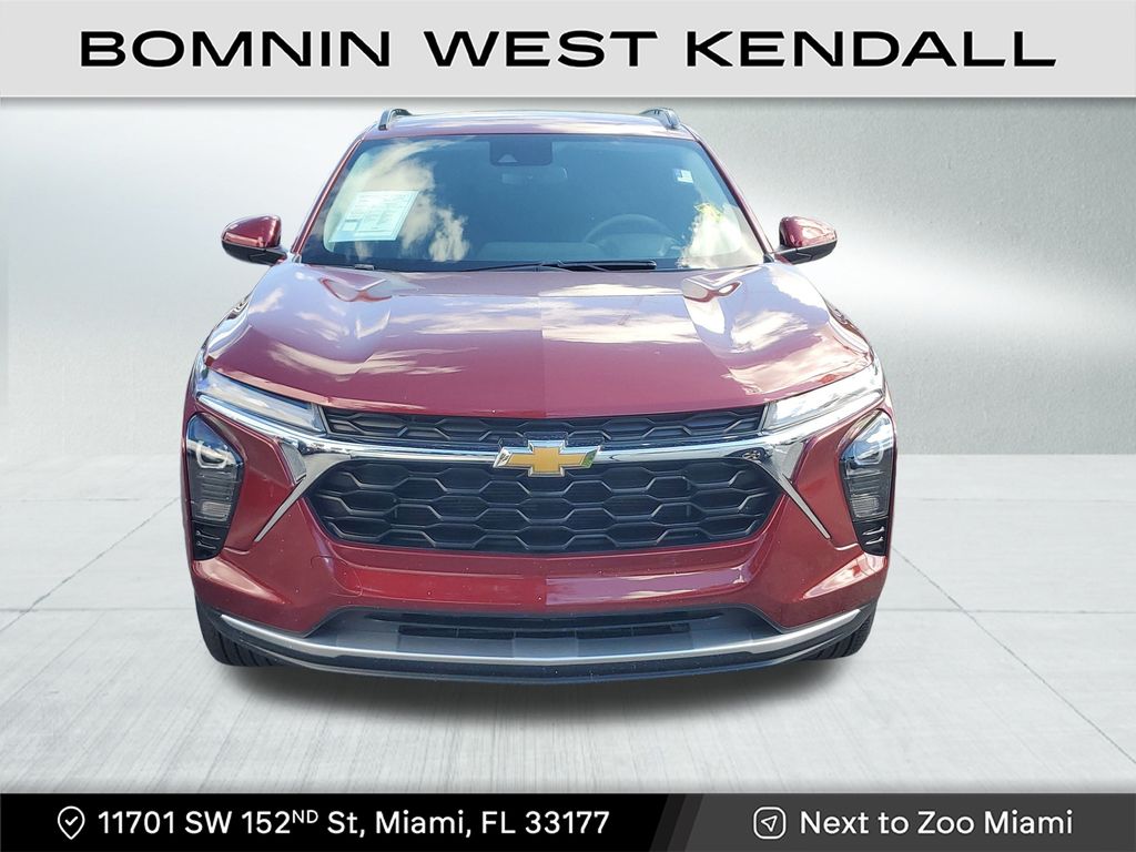 2024 Chevrolet Trax LT photo 2