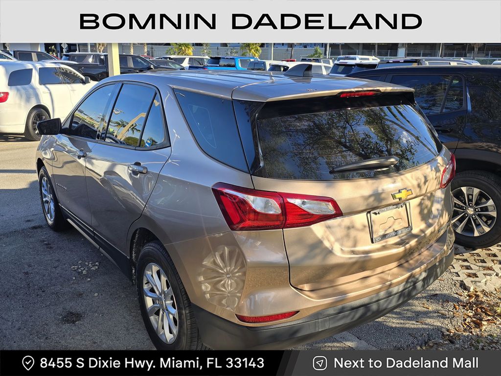 2019 Chevrolet Equinox LS photo 3