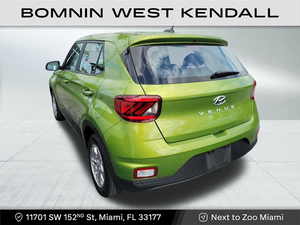 2023 Hyundai Venue SE photo 3