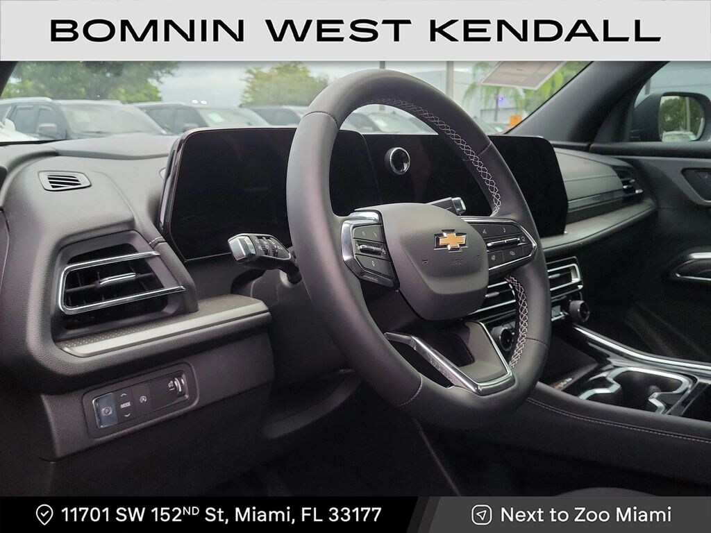 Used 2025 Chevrolet Traverse LT SUV