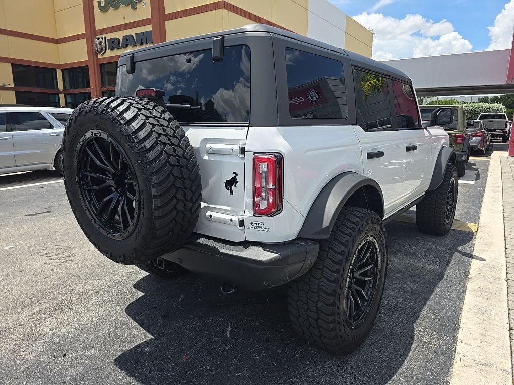 2023 Ford Bronco Badlands photo 2