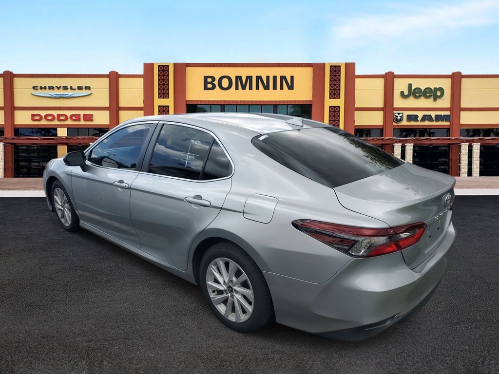 2022 Toyota Camry LE photo 4