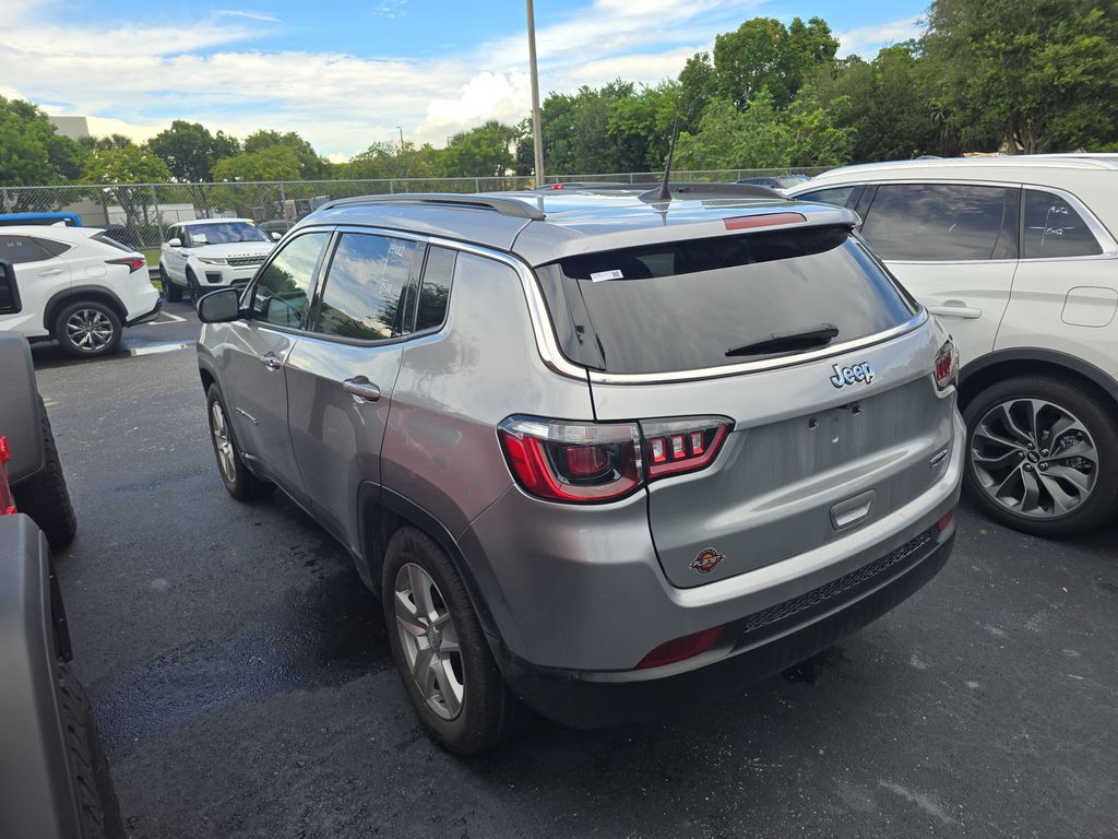 2022 Jeep Compass Latitude photo 4