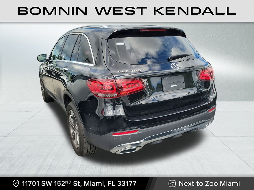 2022 Mercedes Benz GLC 300 photo 3