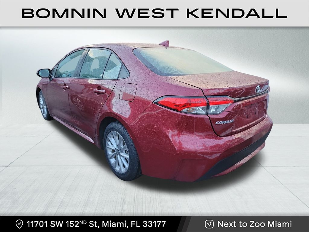 2022 Toyota Corolla LE photo 3