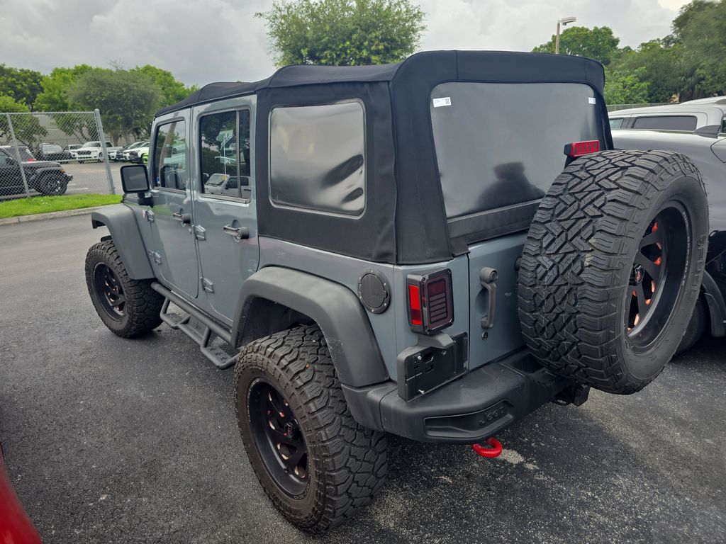 2013 Jeep Wrangler Unlimited Rubicon photo 4
