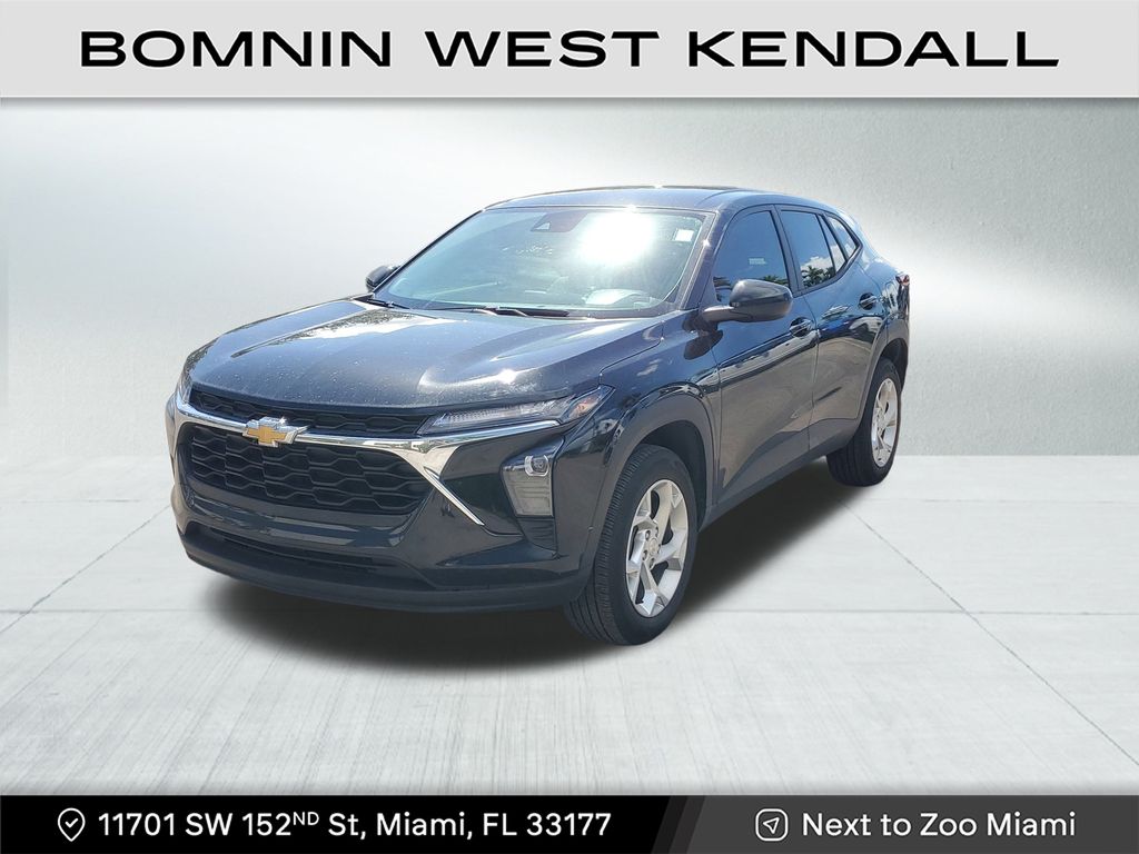 2024 Chevrolet Trax LS photo 3