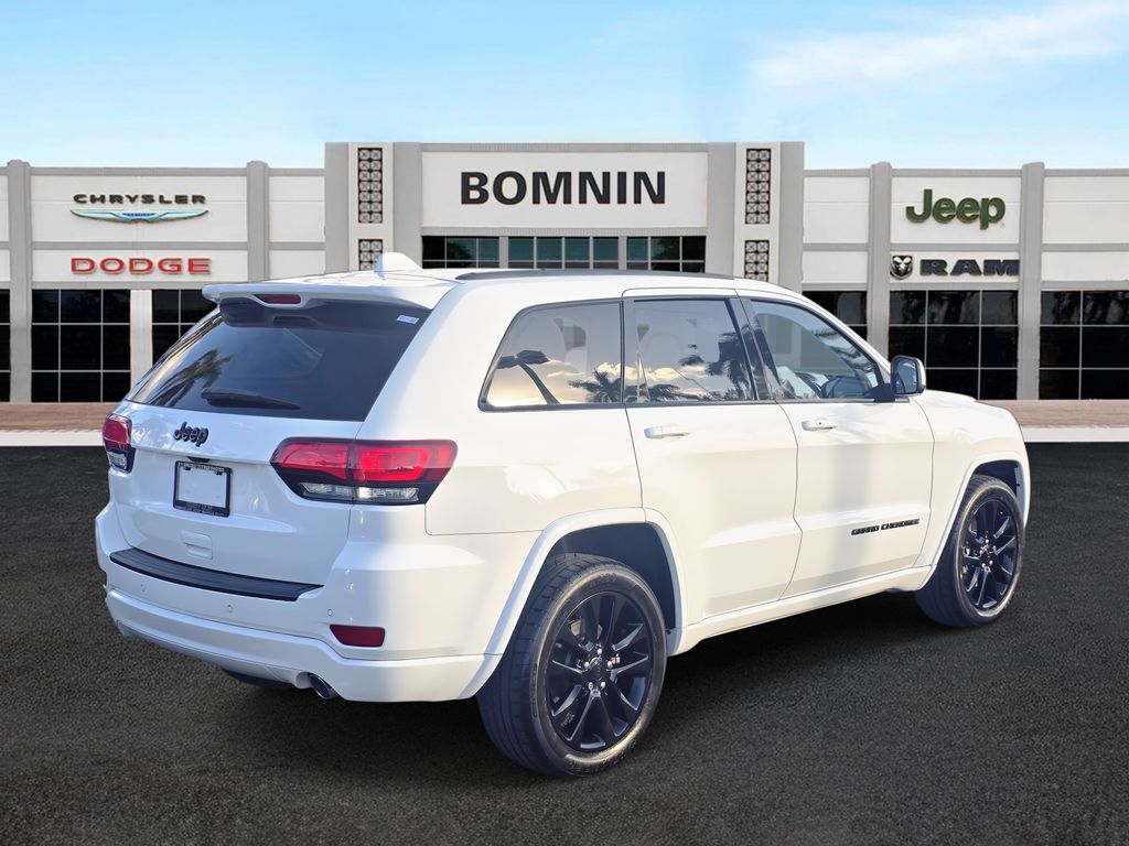 2021 Jeep Grand Cherokee Laredo X photo 3