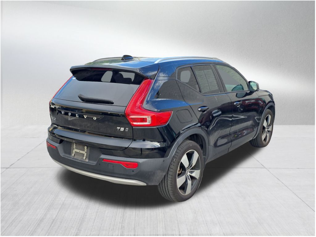 2019 Volvo XC40 T5 Momentum photo 3