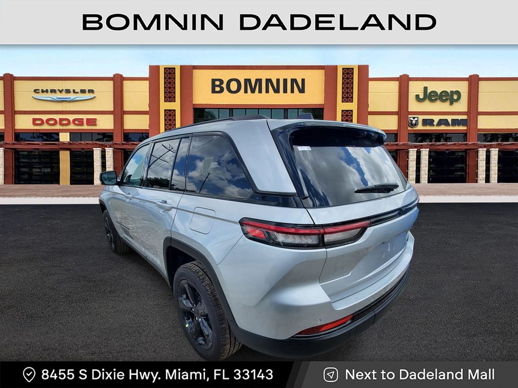 2025 Jeep Grand Cherokee Limited photo 3
