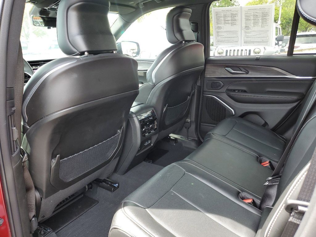 2024 Jeep Grand Cherokee Overland - Photo 10