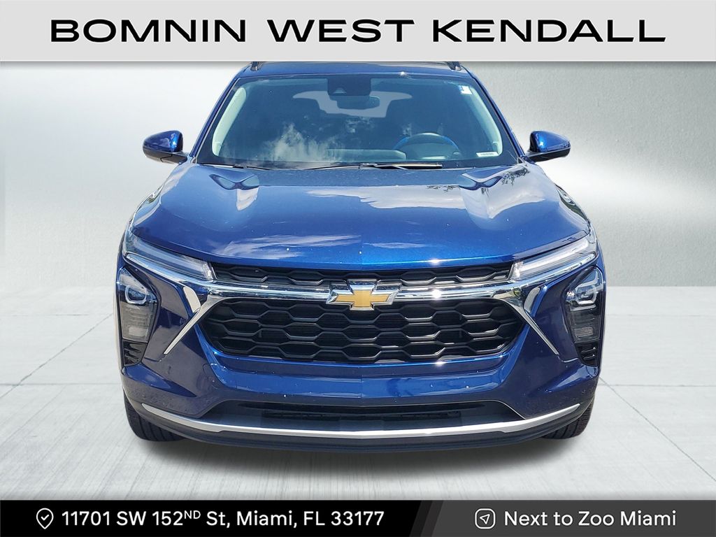 2024 Chevrolet Trax LT photo 2