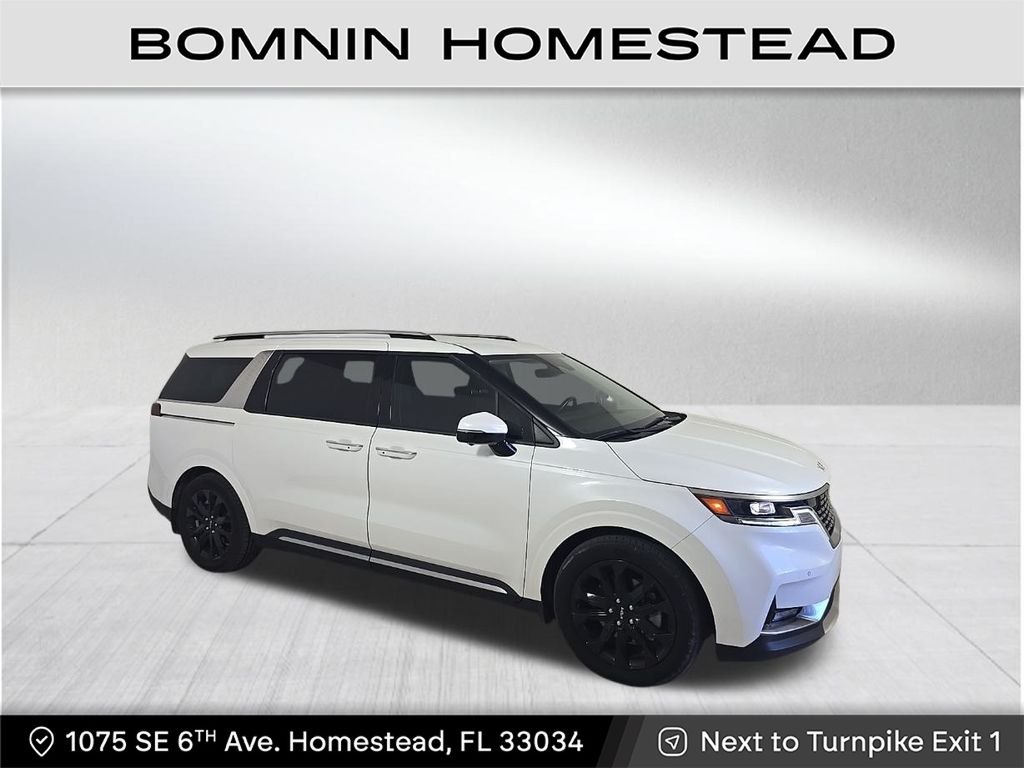 2023 Kia Carnival SX photo 2