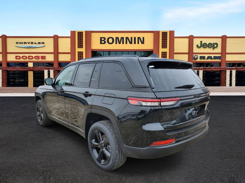 2025 Jeep Grand Cherokee Limited photo 4