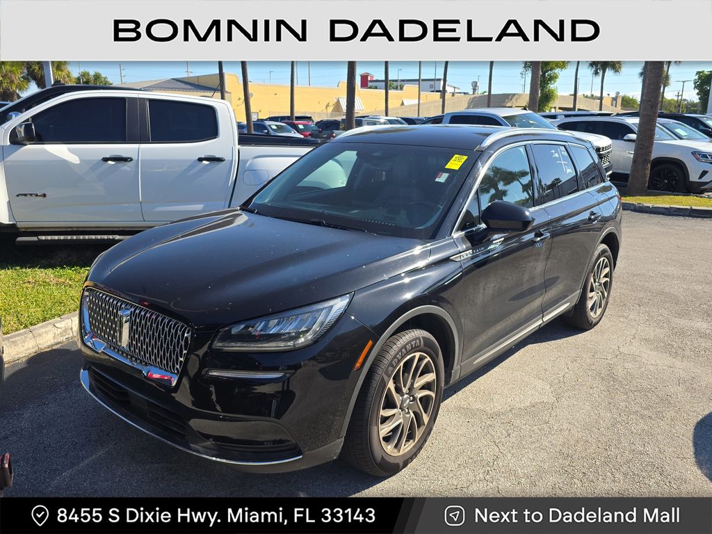 2021 Lincoln Corsair Standard photo 2