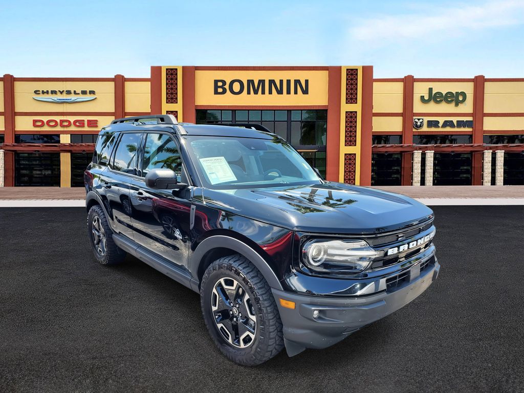 2023 Ford Bronco Sport Outer Banks photo 2