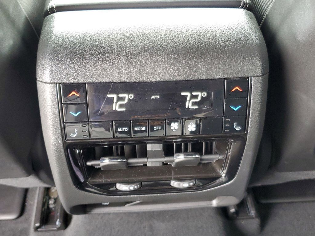 2024 Jeep Grand Cherokee Overland - Photo 12