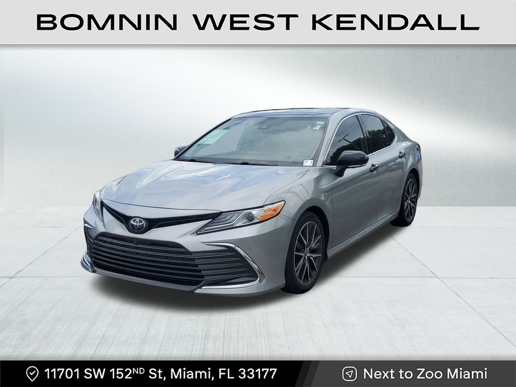 2022 Toyota Camry XLE photo 3