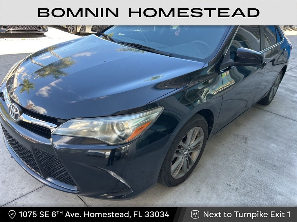 Used 2017 Toyota Camry SE Sedan
