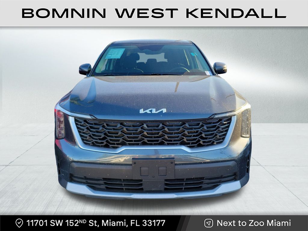 2024 Kia Sorento LX photo 2