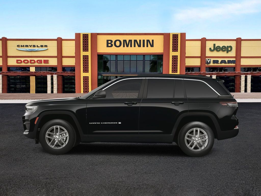 2025 Jeep Grand Cherokee Laredo X photo 3