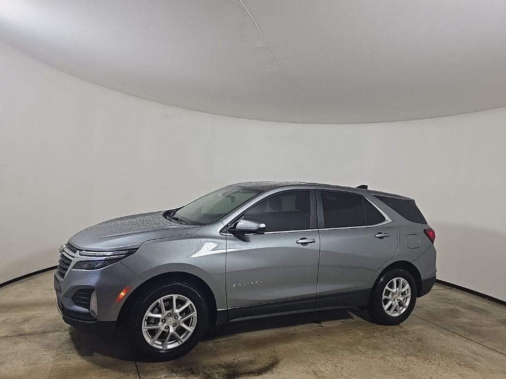 2024 Chevrolet Equinox LT photo 2