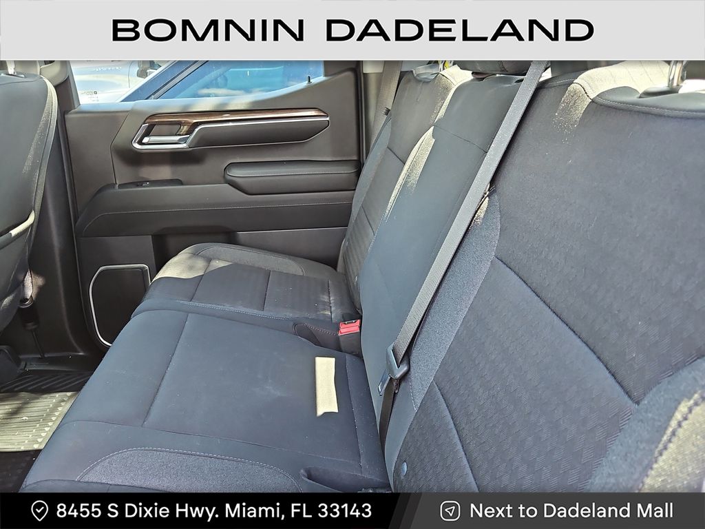 2023 Chevrolet Silverado 1500 RST photo 4