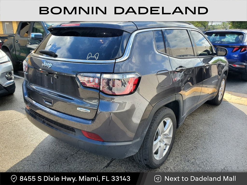 2022 Jeep Compass Latitude photo 4