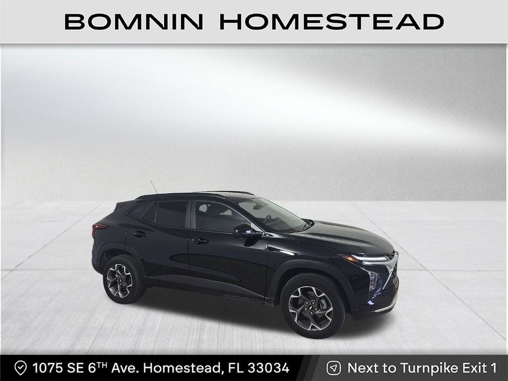 Used 2025 Chevrolet Trax LT SUV