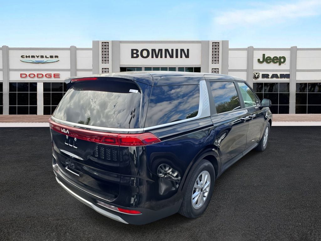 Used 2024 Kia Carnival LX Minivan/Van