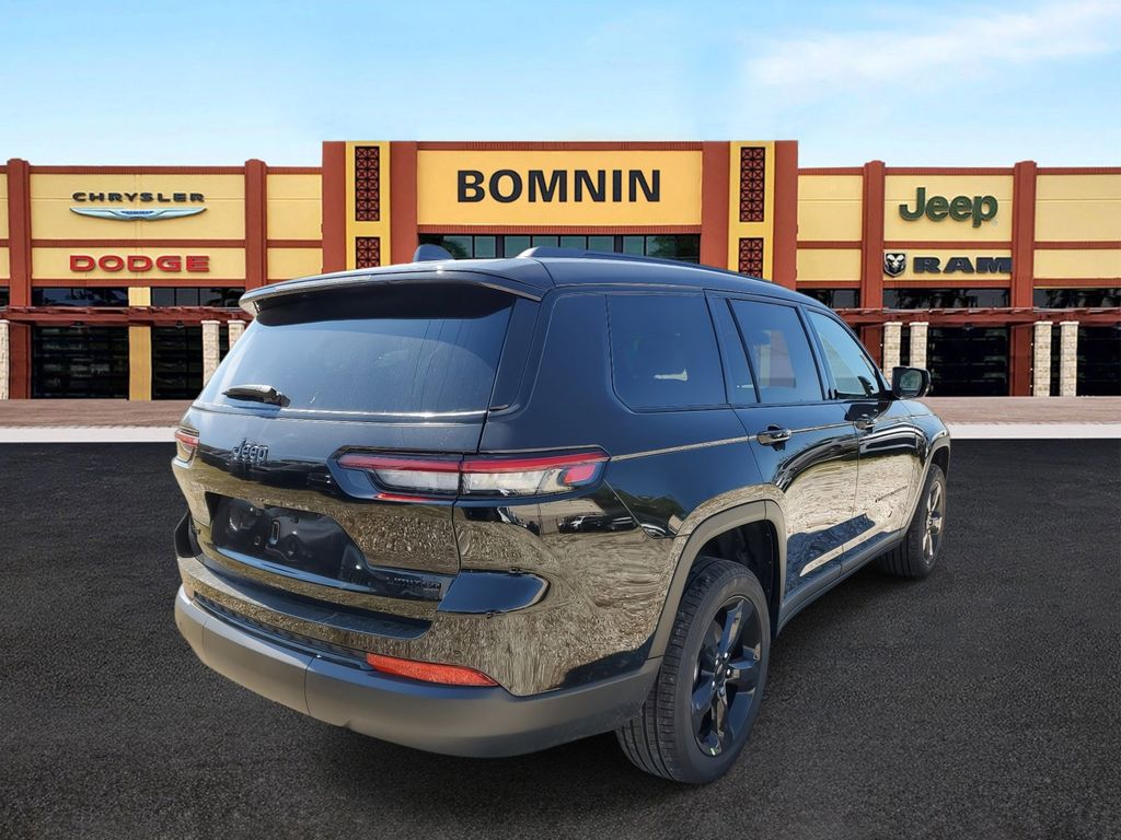 2025 Jeep Grand Cherokee Limited photo 3