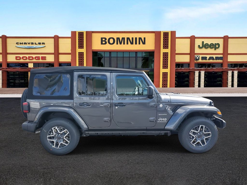 2024 Jeep Wrangler Sahara photo 4