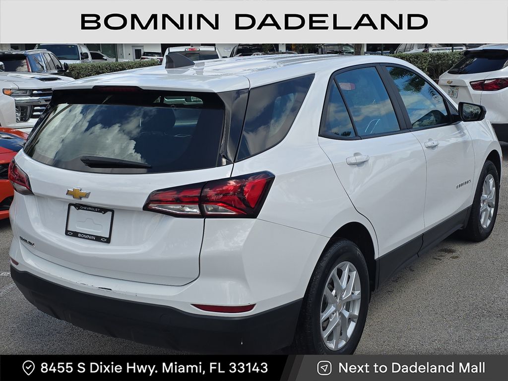 2023 Chevrolet Equinox LS photo 4