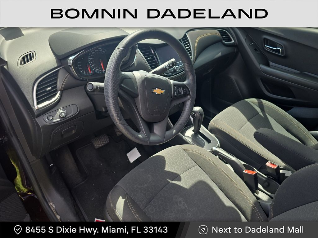 2022 Chevrolet Trax LS photo 14