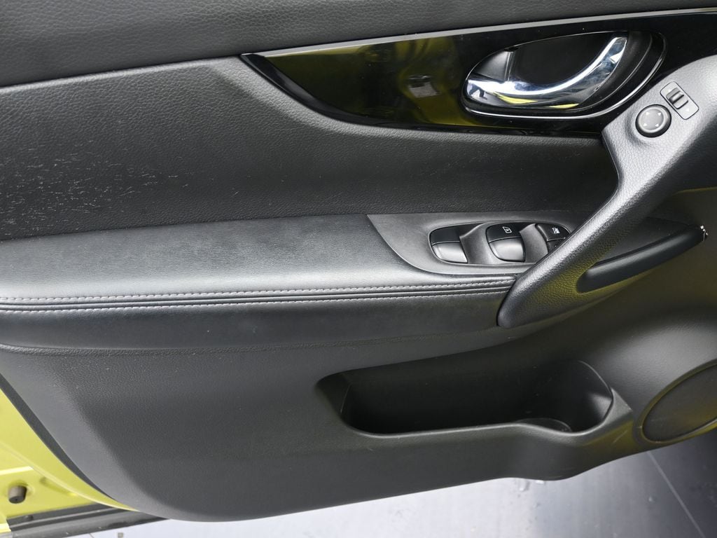 2021 Nissan Rogue Sport SV - Photo 11