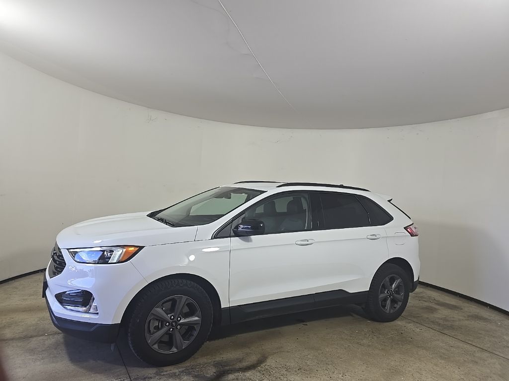 2024 Ford Edge SEL photo 2