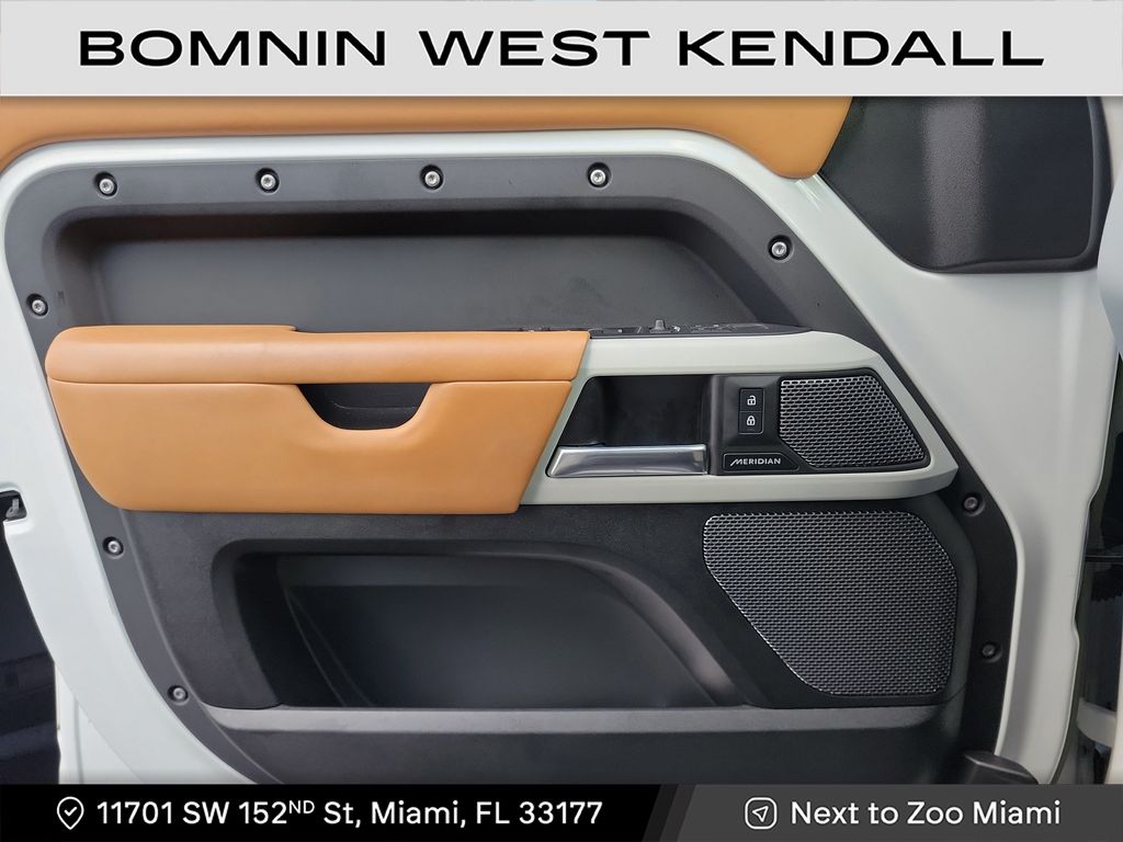 2023 Land Rover Defender X-Dynamic SE photo 17