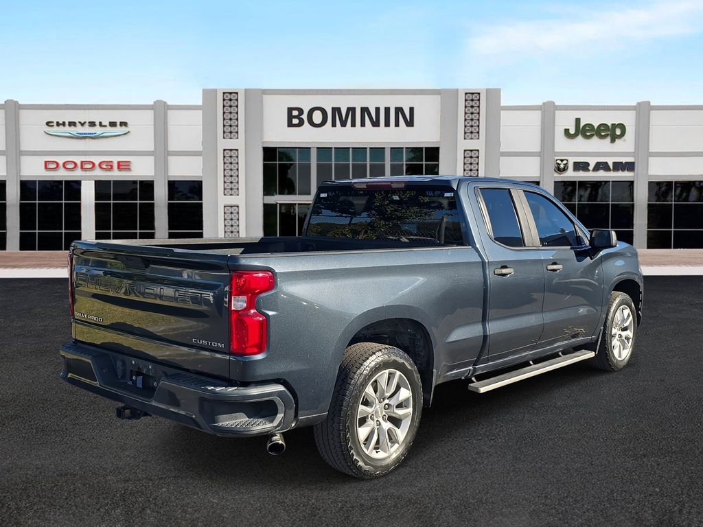 2019 Chevrolet Silverado 1500 Custom photo 3